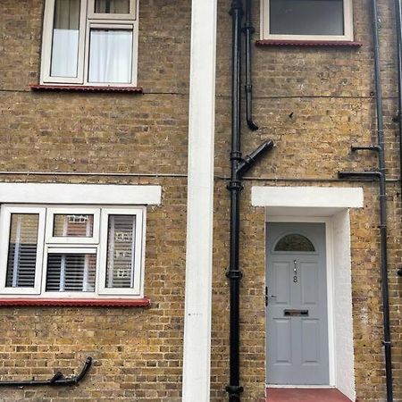 Newly Refurbished Apartment, Near Station & River Londra Esterno foto