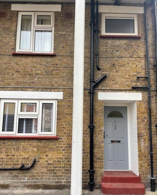 Newly Refurbished Apartment, Near Station & River Londra Esterno foto
